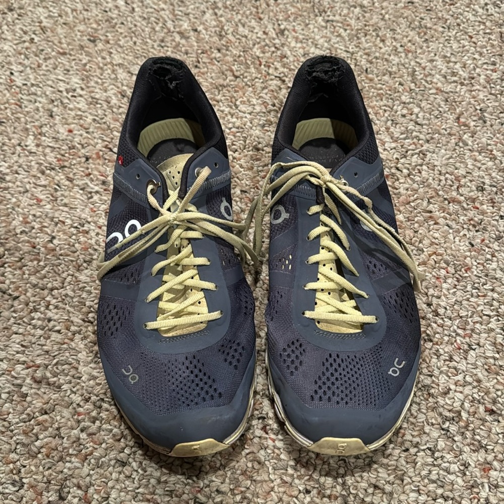 On Running Cloud flow sneakers in blue/yellow